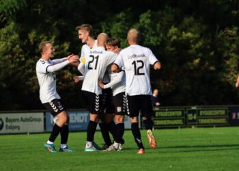 Tirsdag aften vandt Varde den meget vigtige udekamp mod Kolding Boldklub med 2-1 efter pausestilling på 1-0 til hjemmeholdet.